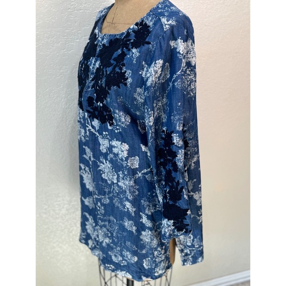 Chicos Womens Tunic Top Blue Floral Embroidered Bell Sleeve Size 12-14 - Picture 11 of 14